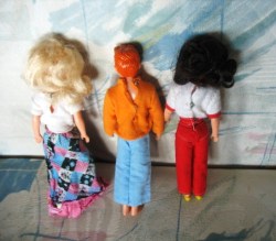 archie 3 dolls top_02